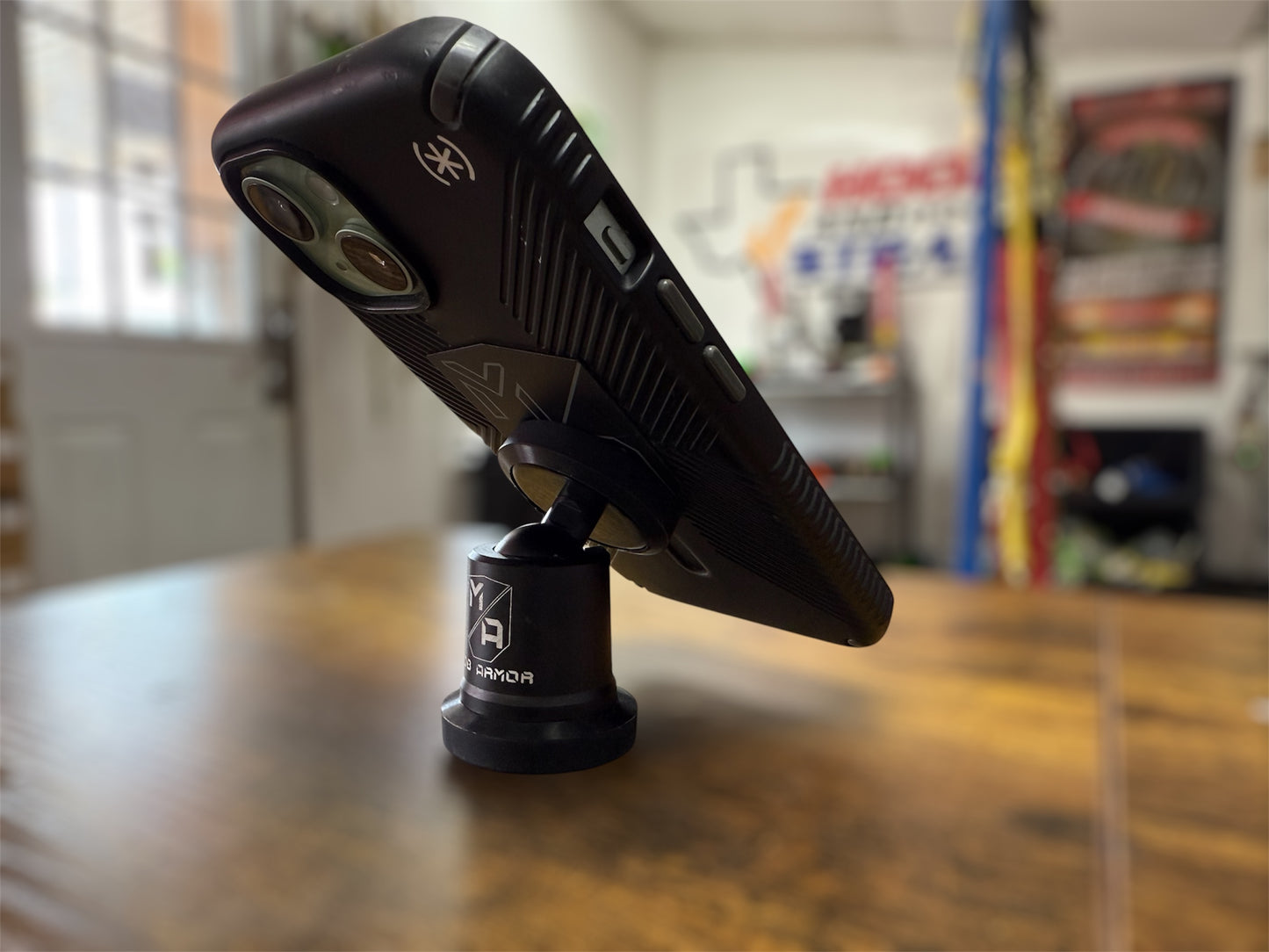 mobnectic maxx phone holder. phone on holder in retail store