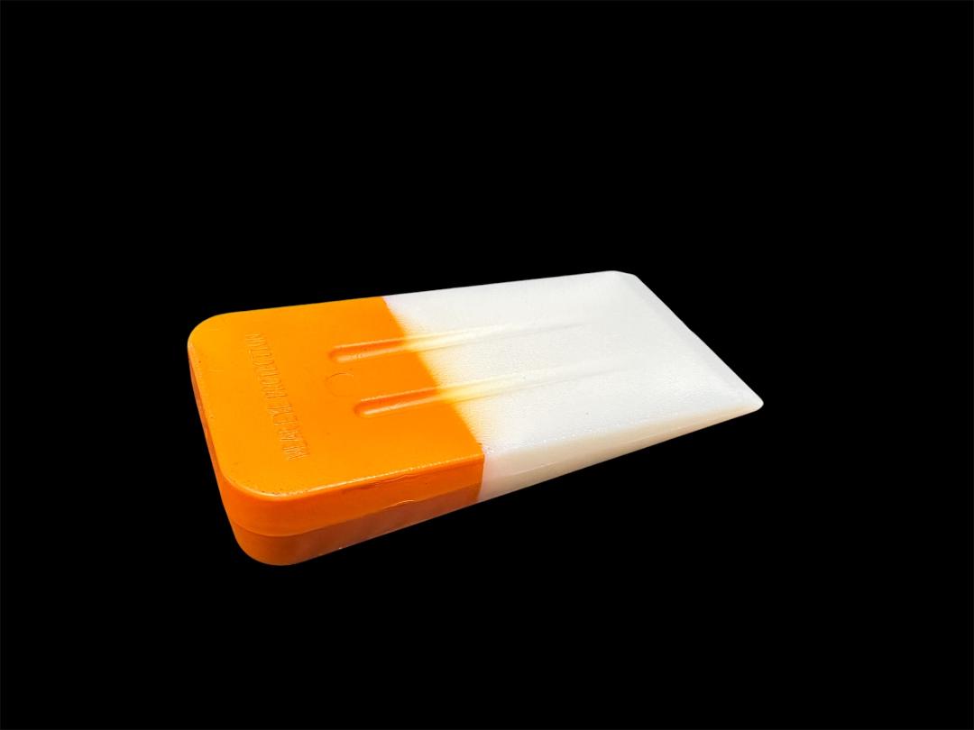 Plastic Window Wedge works in tandem with Inflatable Air Wedge and most door tools. The tapered plastic design maintains the gap created by the air wedge between the window and door frame and clears the way for the insertion of most long-reach door tools. Right View. Tapered plastic design
Dimensions: 5-3/8" x 2-1/2"