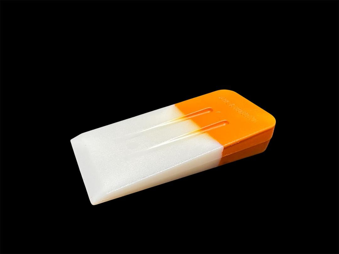 Plastic Window Wedge works in tandem with Inflatable Air Wedge and most door tools. The tapered plastic design maintains the gap created by the air wedge between the window and door frame and clears the way for the insertion of most long-reach door tools. Left View. Tapered plastic design
Dimensions: 5-3/8" x 2-1/2"