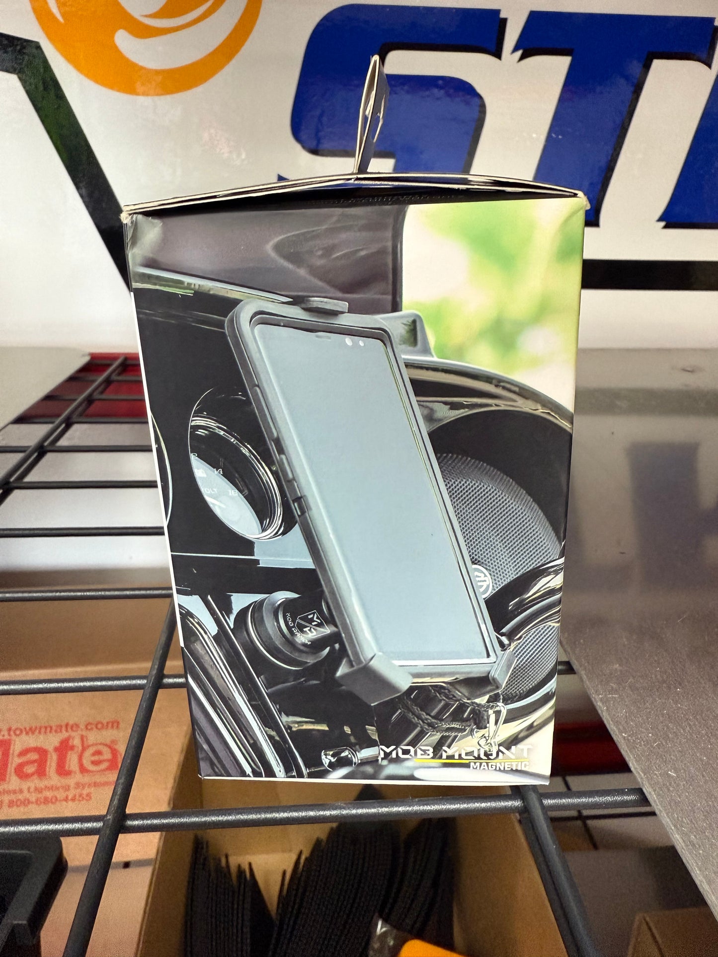 Keep your phone secure in any environment with the Mob Armor Mob Mount Magnetic (LARGE). Built for strength and reliability, this rugged mount uses a powerful rare-earth magnet to keep your phone locked in place- weather you're towing, hauling, or hitting the trails. LEFT SIDE VIEW OF PACKAGING