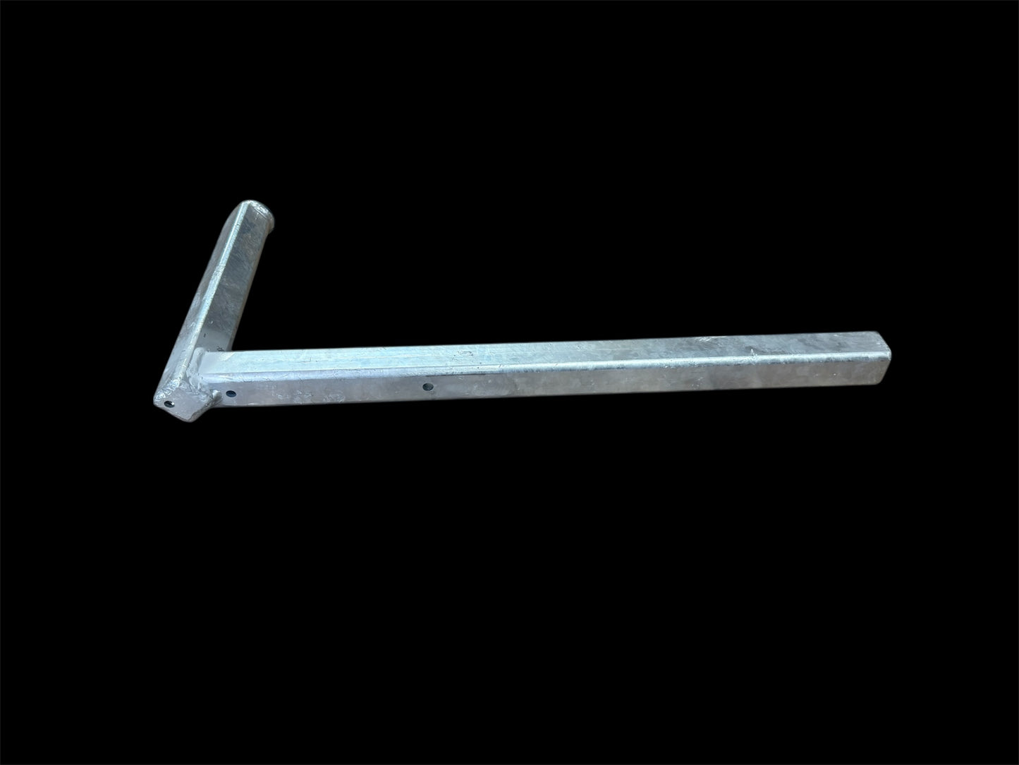 This L Arm Fits both sides of the wheel lift on Jerr-Dan, Century, Holmes, Champion and Vulcan Car Carriers. This adjustable L-Arm slides into the outer crosstube for secure tire rest. Left side